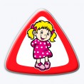Nálepka 3D trojuholník dieťa v aute - dievča v šatôčkach
